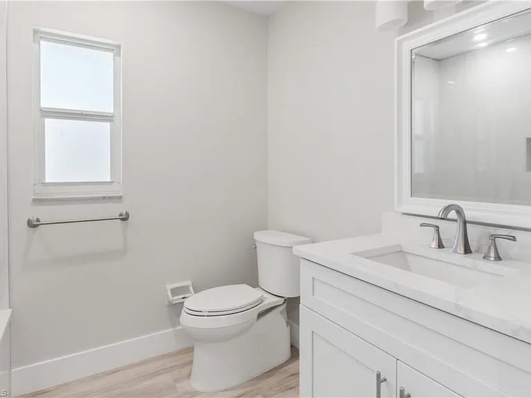 54 Liberty Ln — Photo 16