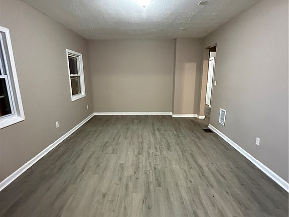 5th image of 195 5th St