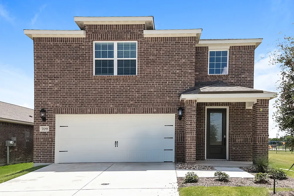 3 bed, 2.5 bath, 2232 sqft, $2,160 — Photo 1