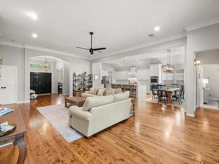 1702 Forest Bend Ln — Photo 10