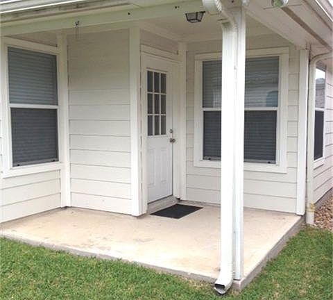 3rd image of 15931 Pleasant Green Cir