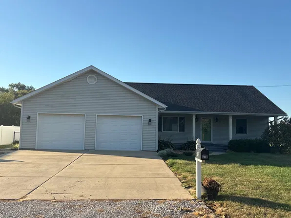 610 W Dean St, Virden, IL 62690