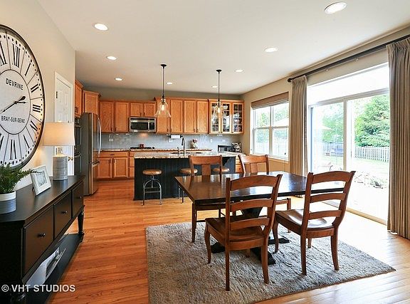 3rd image of 323 Parkstone Dr