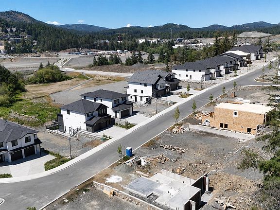 3rd image of 696 Madrona Rdg
