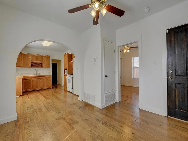 2106 Holly St #B — Photo 7