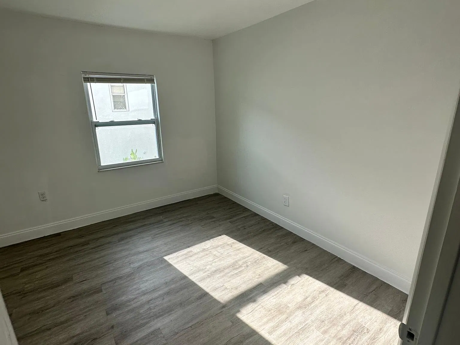 2111 SW 14th Ter — Photo 3