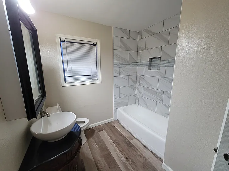 805 Lamar St — Photo 7