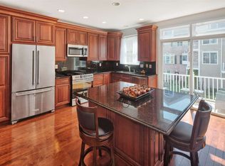 492 Fulton Ct, West New York, NJ 07093