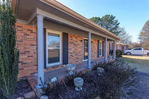 318 Wright Dr — Photo 1