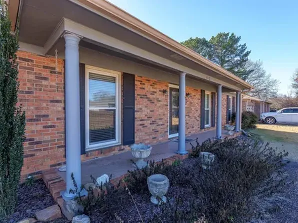 318 Wright Dr, Florence, AL 35633