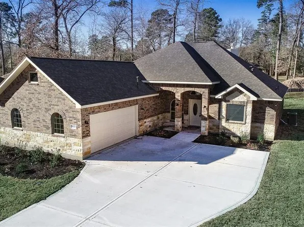1615 River Oaks Dr, Huntsville, TX 77340