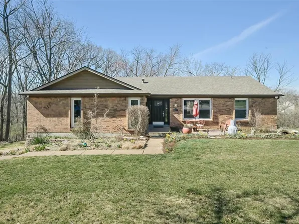 227 Clayton Trails Dr, Ballwin, MO 63011