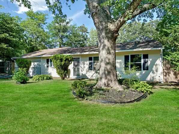 8 Colgate Dr, Toms River, NJ 08757