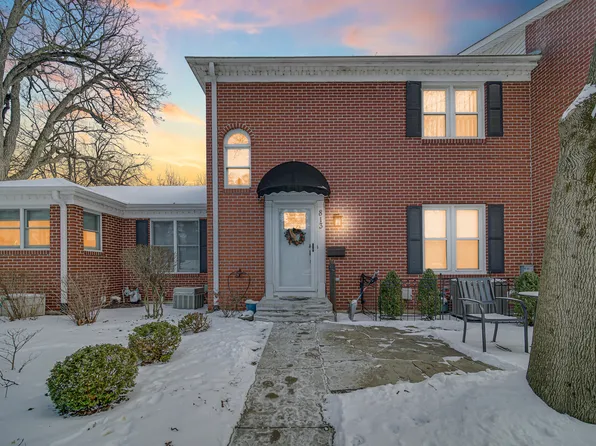 813 Evernia Ct, Geneva, IL 60134