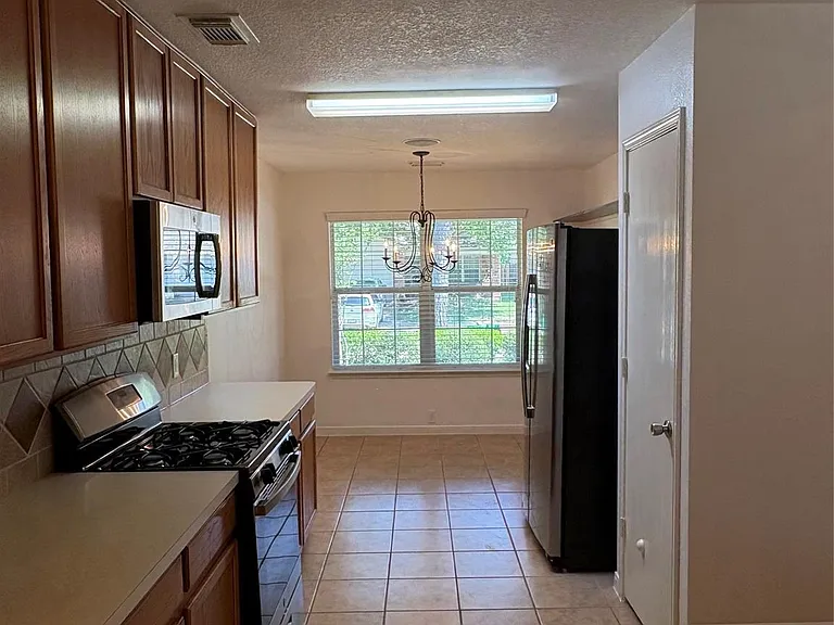 17511 Hoover Gardens Dr — Photo 12