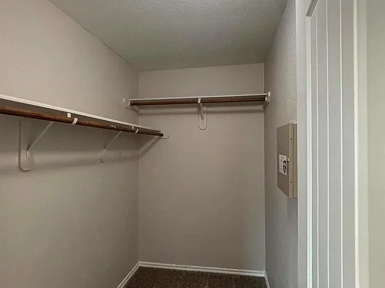 1707 Hickory Burl Ln — Photo 13