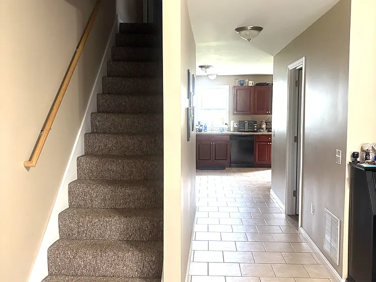 12-14 Ellison Ave #1 — Photo 7