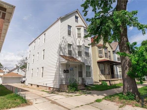 8632 S Escanaba Ave #1
