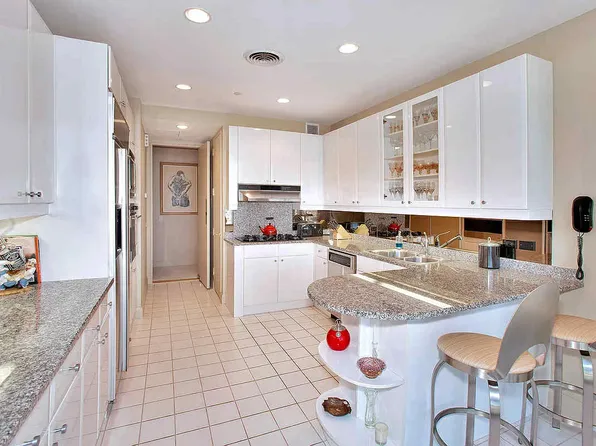 845 United Nations Plaza image 6 of 8