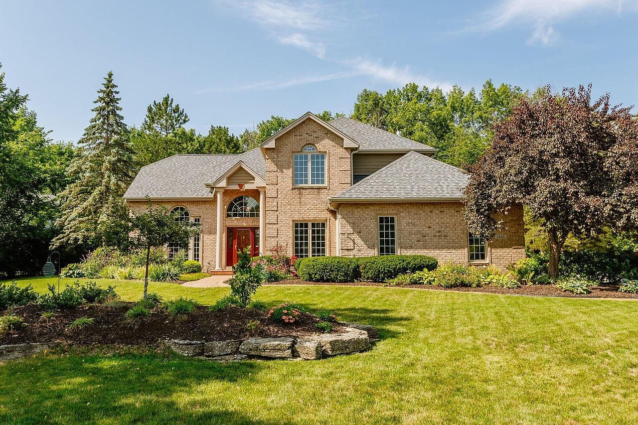2245 South Foxglove COURT, New Berlin, WI 53151 Zillow