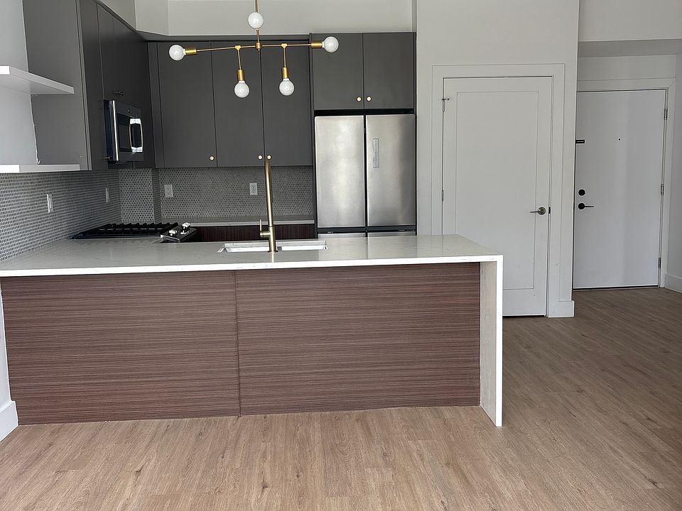 1st image of 276 Duncan Ave #5