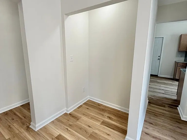 699 Stanley St — Photo 17