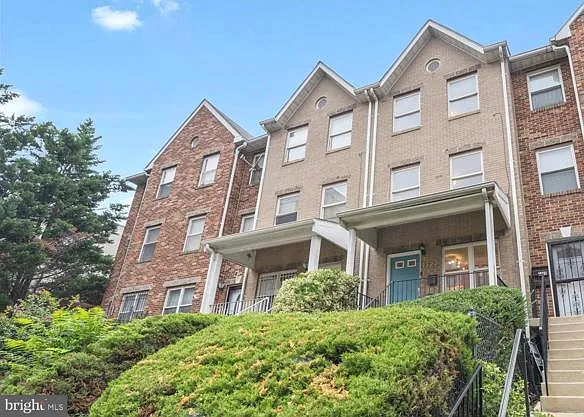 1327 Belmont St NW — Photo 24