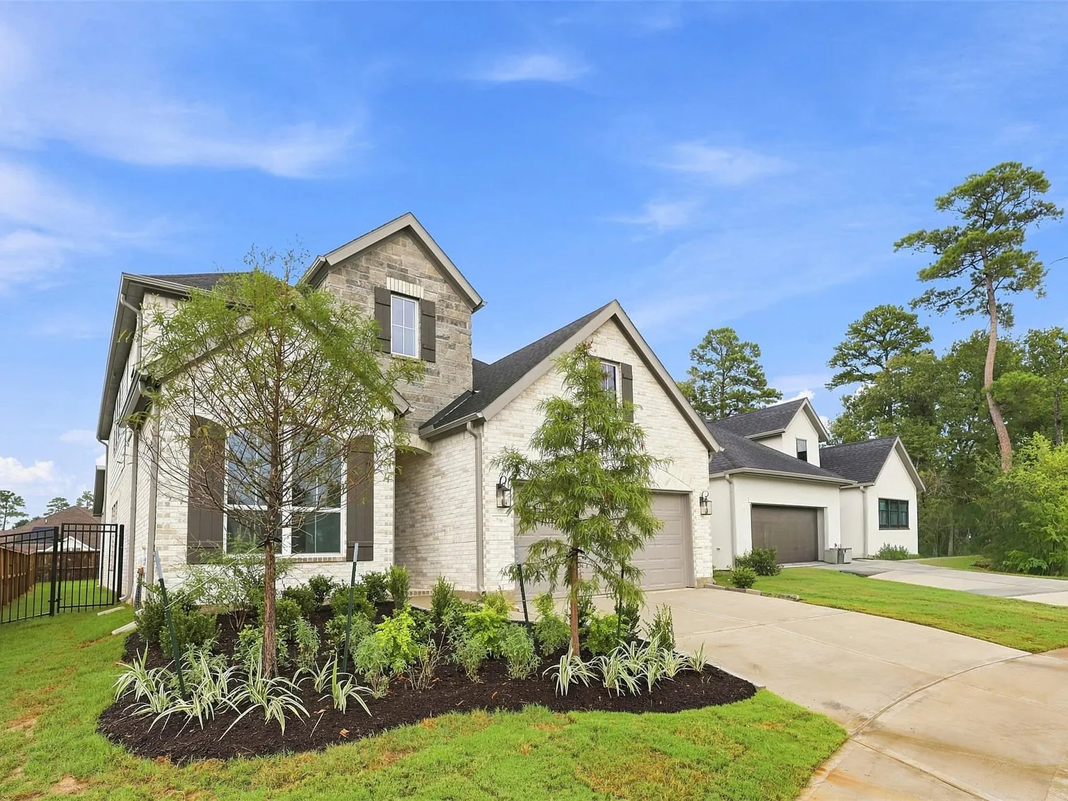 3 bed, 2.5 bath, 2675 sqft, $3,200 — Photo 2