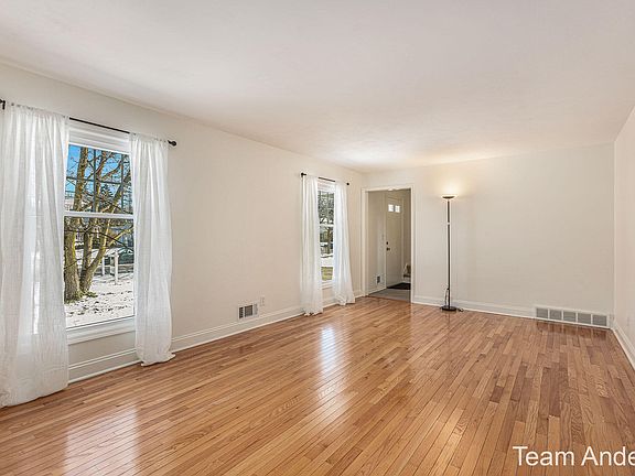5th image of 2019 Edgewood Ave SE