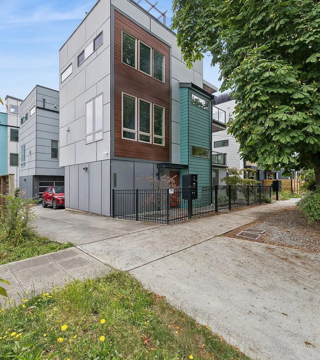 Ballard Townhome - 4 bedrooms — Photo 1