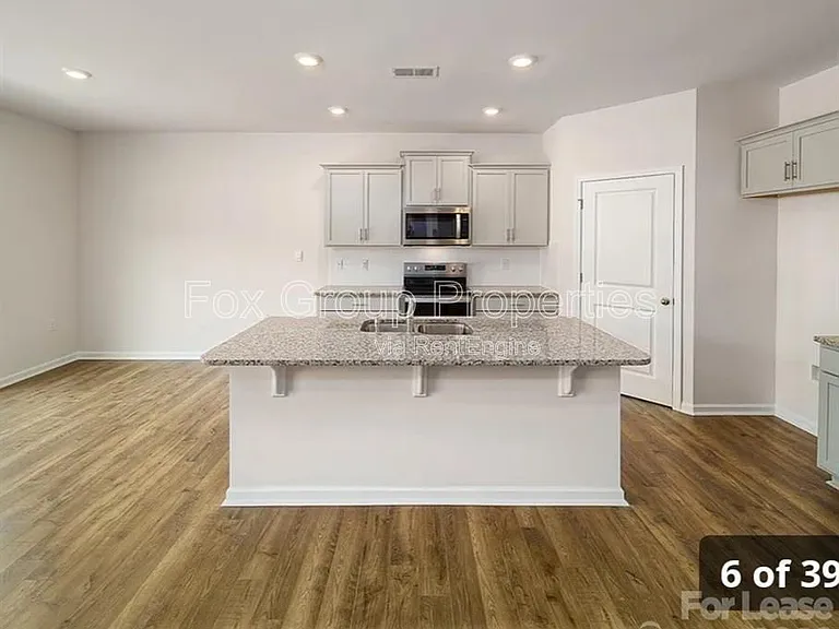 132 Scotsway Ct — Photo 9