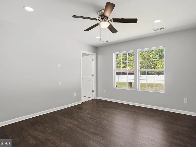 283 Shorewood Dr — Photo 14