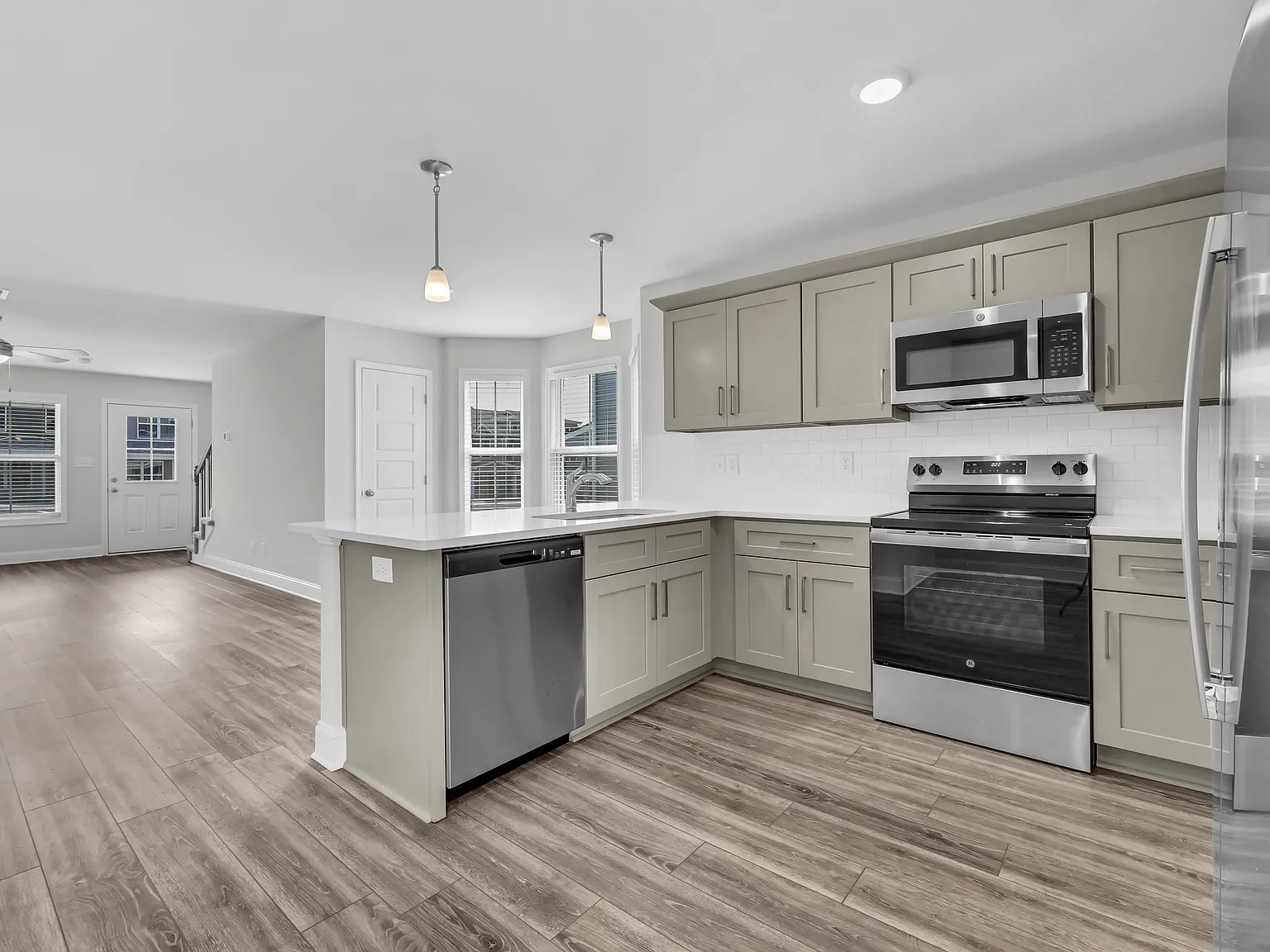 222 Limestone Point Drive - 1 — Photo 3