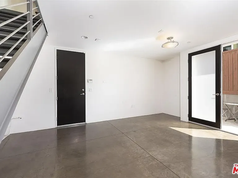 3343 Rowena Ave — Photo 20