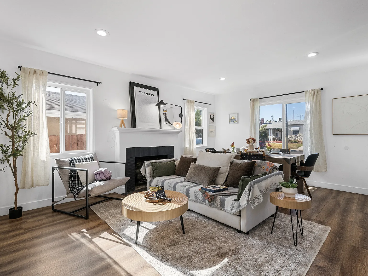 3 bed, 969 sqft, $5,500 — Photo 1