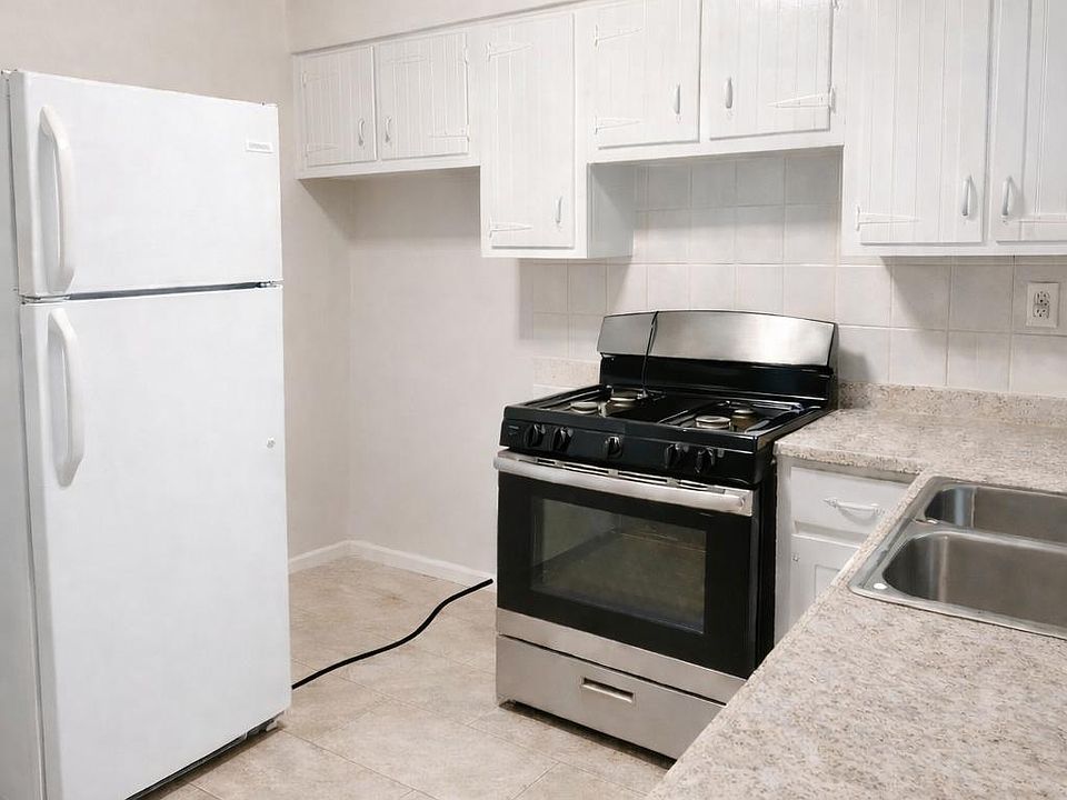 2nd image of 1958 Burke Ave Floor 2