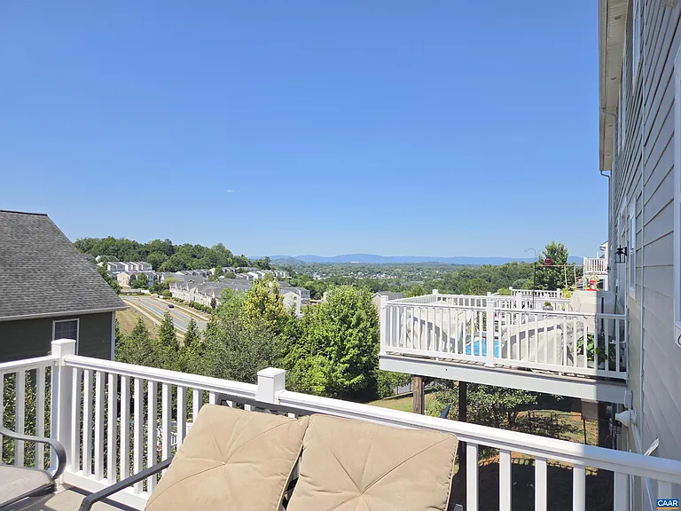 2441 Winthrop Dr — Photo 3