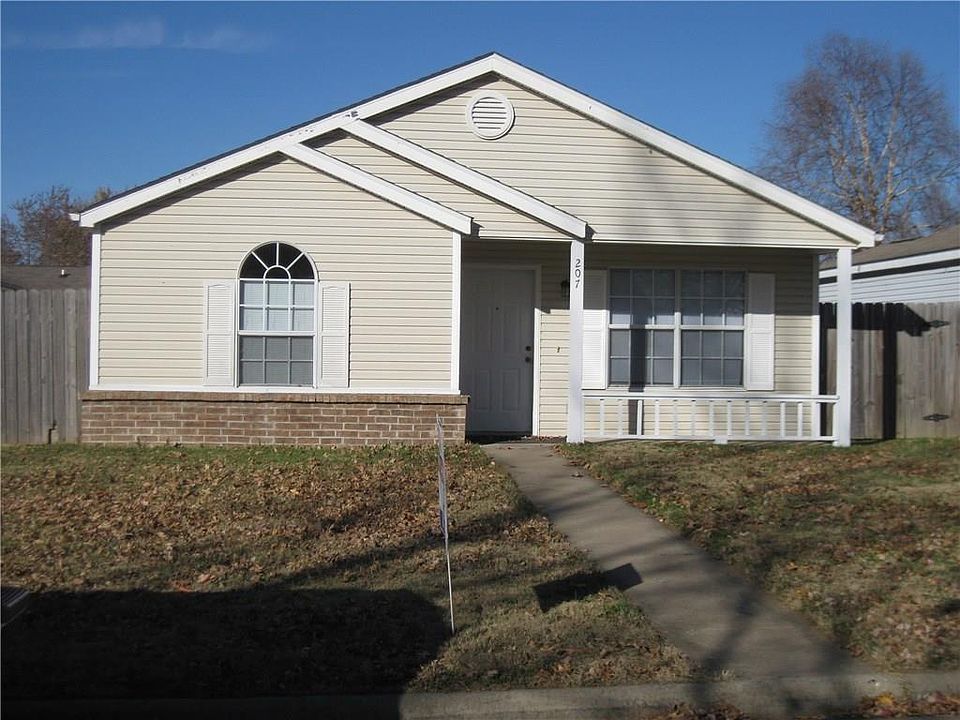 1st image of 207 SE 17th St