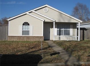207 SE 17th St, Bentonville, AR 72712