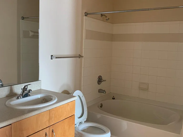 8290 Gate Pkwy W #910 — Photo 21