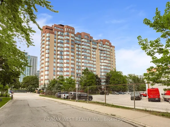 25 Fairview Rd W #1410, Mississauga, ON L5B 3Y8