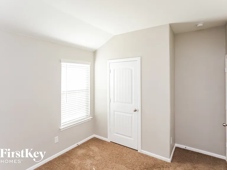 853 Wylie St — Photo 13