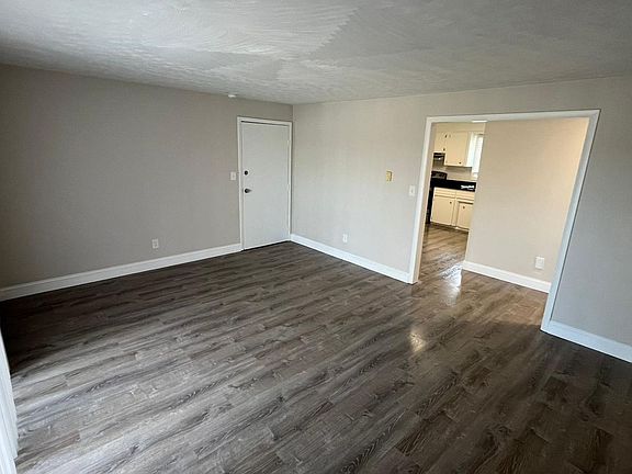4th image of 8-12 Perry St #18