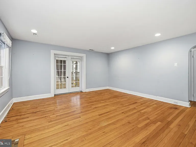 304 Elm Ave — Photo 5