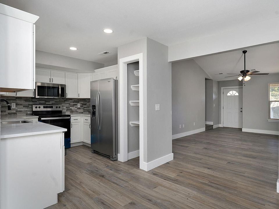 1st image of 22 Lakeshore Dr #A