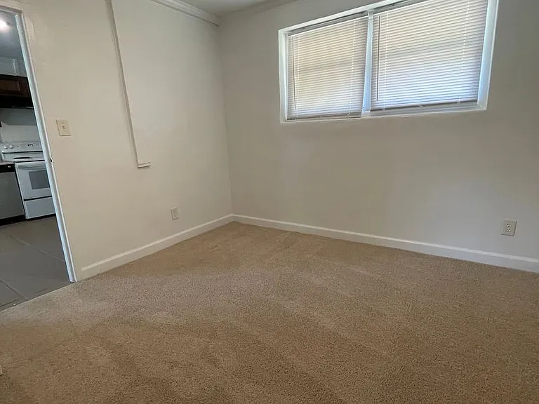558 E Main St #3 — Photo 4