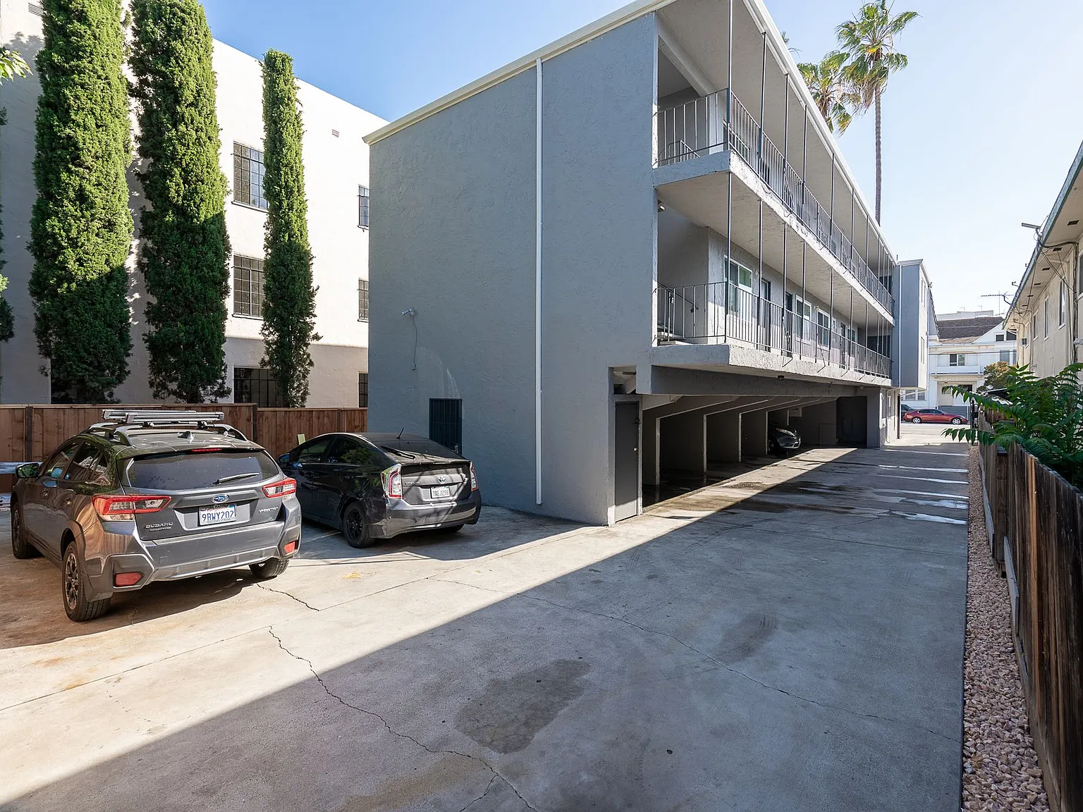 Third 232 N — Photo 2