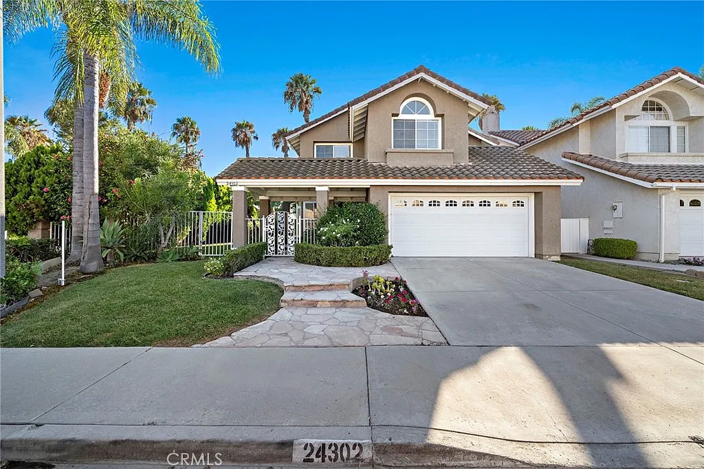 4 bed, 2165 sqft, $5,600 — Photo 1