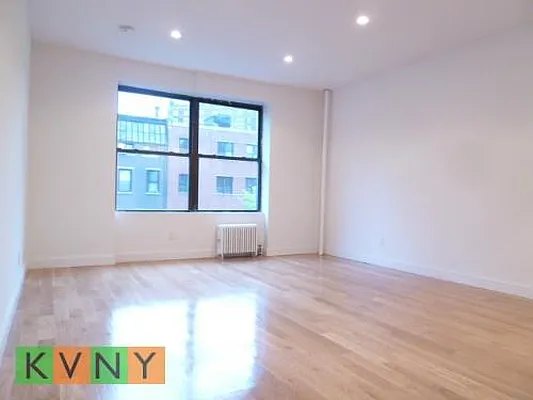 Rented by KVNY Soho | media 1