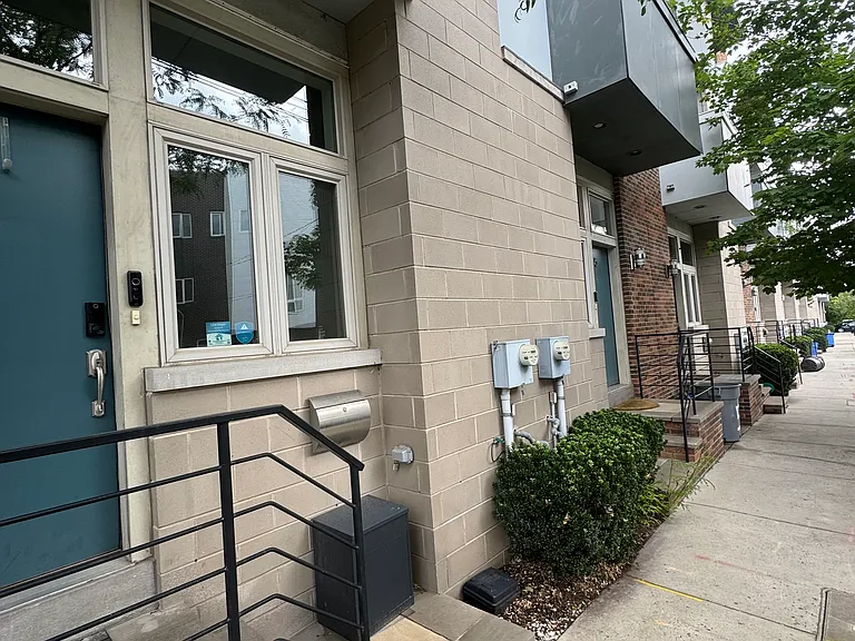412 N Front St — Photo 4